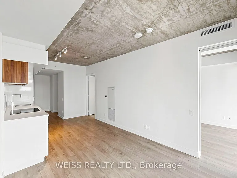 185 Roehampton Ave #520 — Photo 13