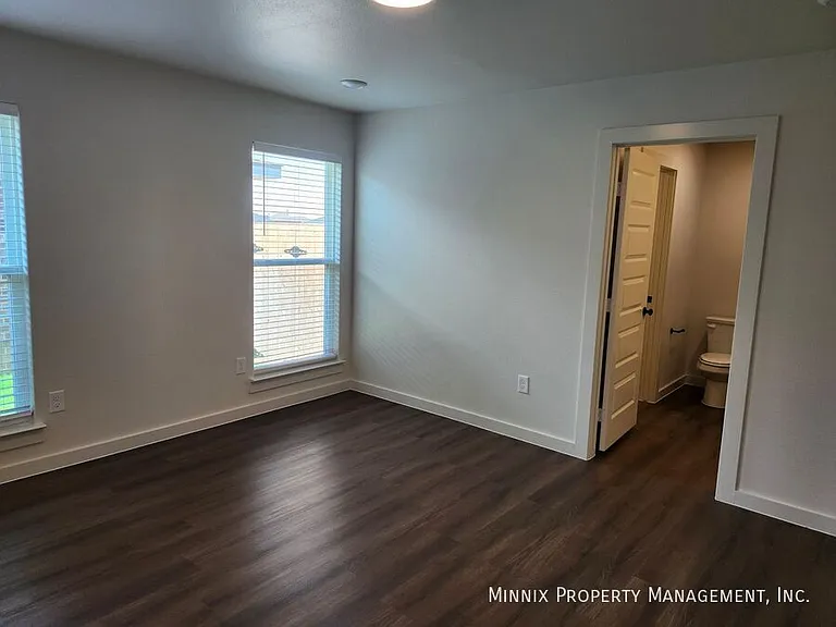 2304 Corpus Ave — Photo 3