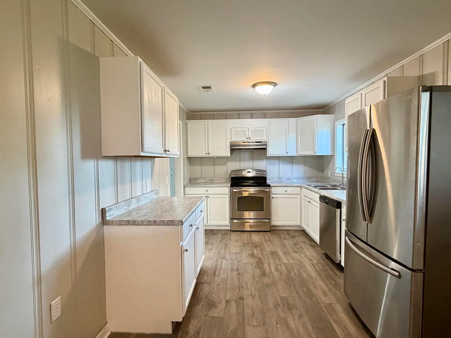 3 bed, 1100 sqft, $1,450 — Photo 1