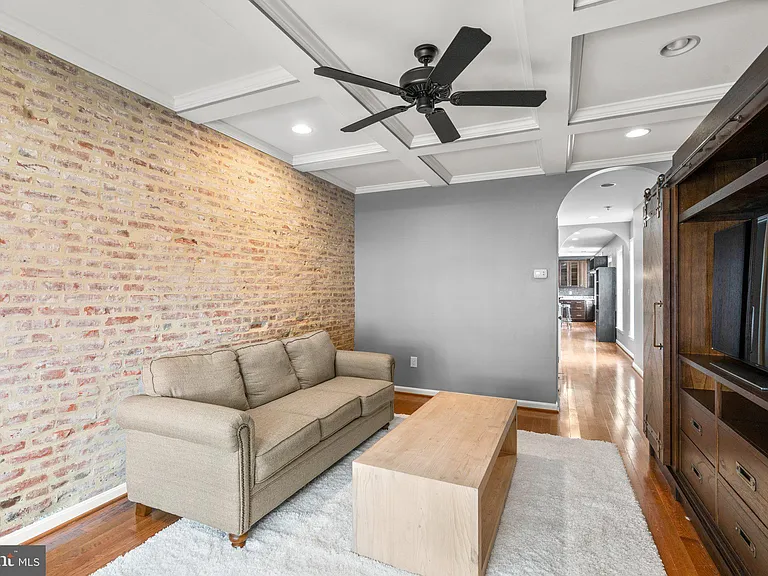 300 S Robinson St — Photo 6
