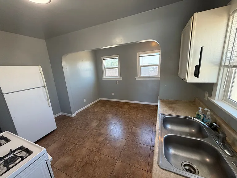 449 Tognazzini Ave — Photo 4