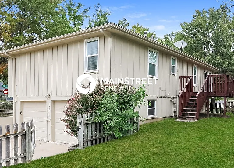 1523 NE Westwind Dr — Photo 17
