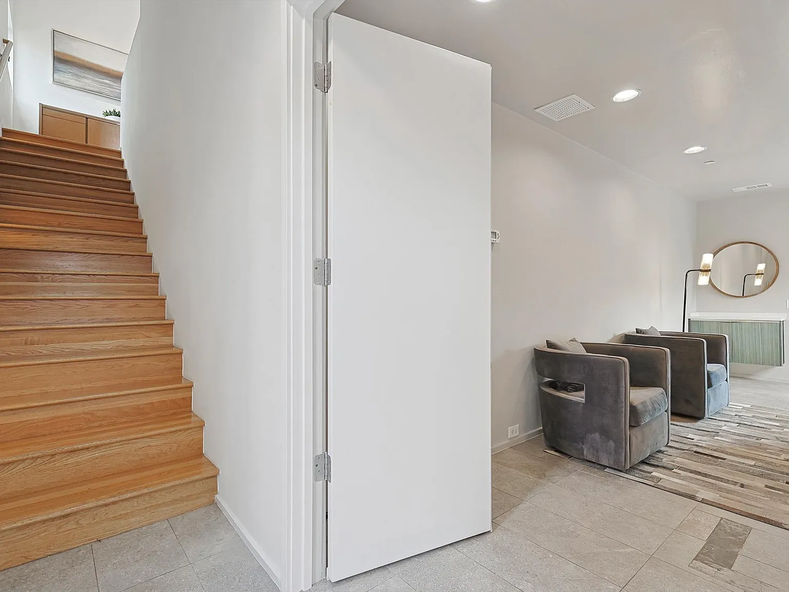 2 bed, 2.5 bath, 1920 sqft, $3,700 — Photo 3