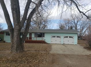 210 5th St, Glendive, MT 59330