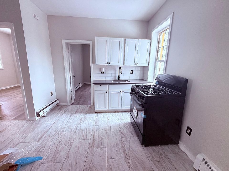 1st image of 192-194 Hamilton Ave #4