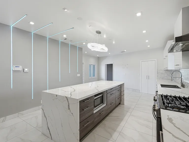 8647 Corbin Ave — Photo 15