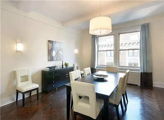 Sold by Warburg | media 9