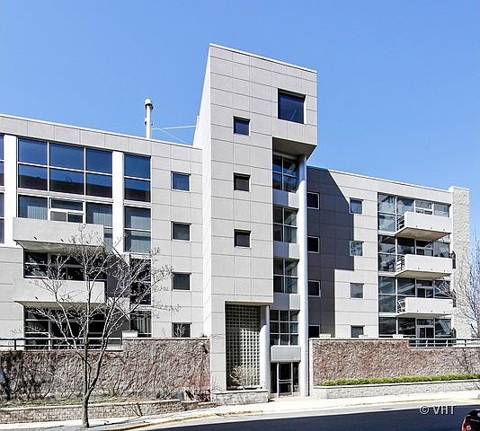 1st image of 939 W Huron St Unit 305