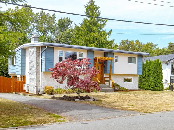 9480 Maryland Dr, Sidney, BC V8L 2R6