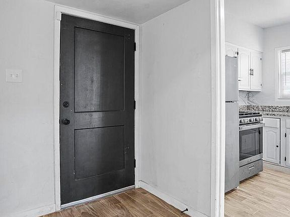 4th image of 5121 Beautonne Ave