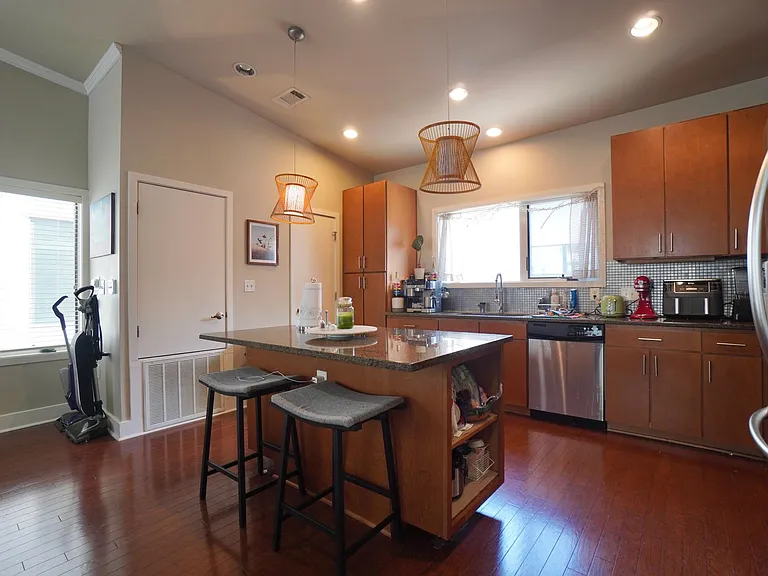 1702 S Lamar Blvd #24 — Photo 3