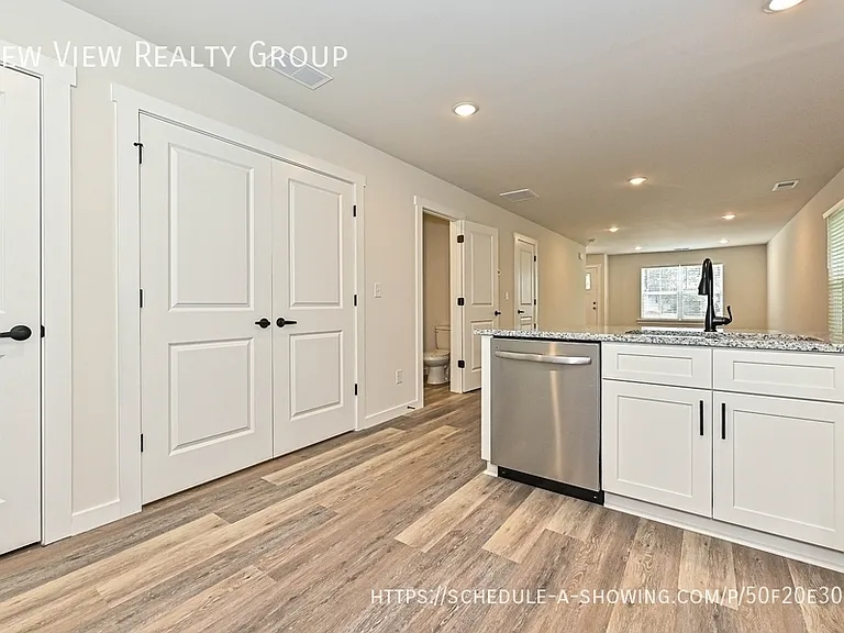 514 12th Ave NE — Photo 11