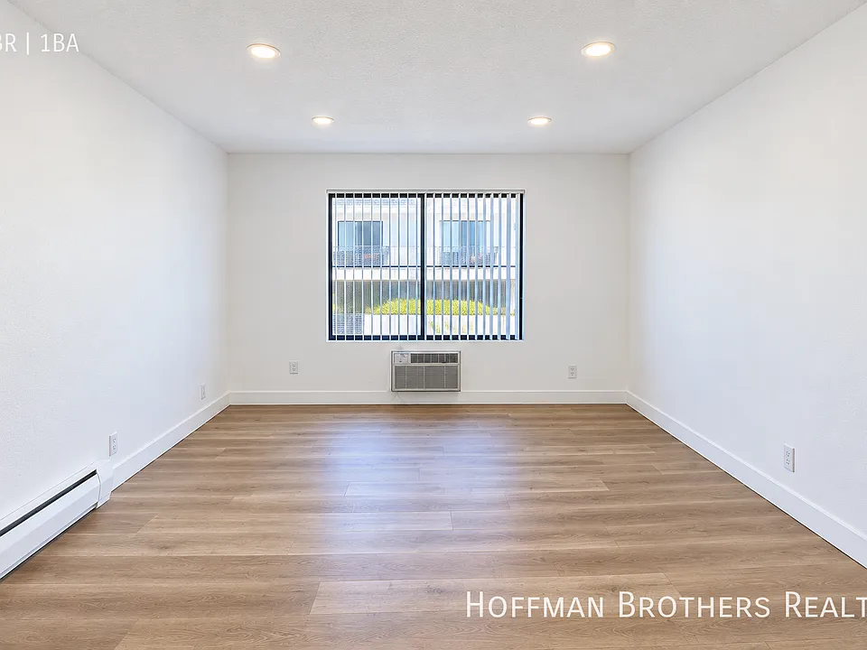 6561 Fulton Ave #4