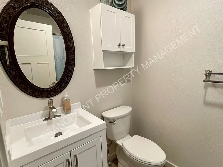 910 Poplar St — Photo 26
