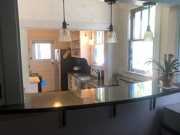 4th image of 124 High St SE #6
