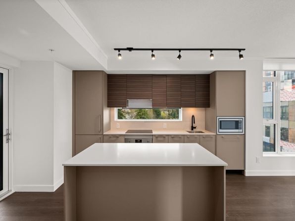 2 bedroom rental in Surrey — photo 5