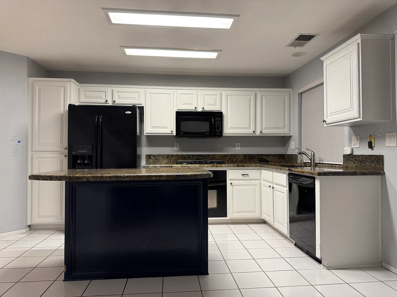 3 bed, 1813 sqft, $4,200 — Photo 4