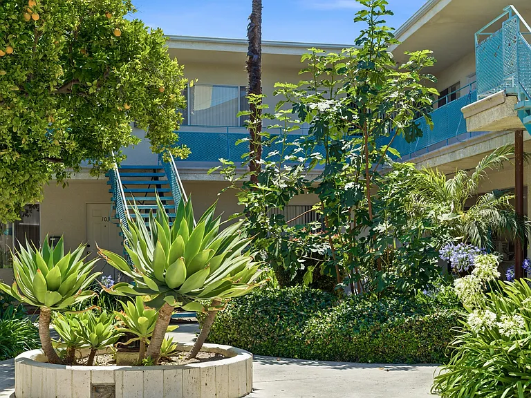 4320 Mammoth Ave #207 — Photo 3