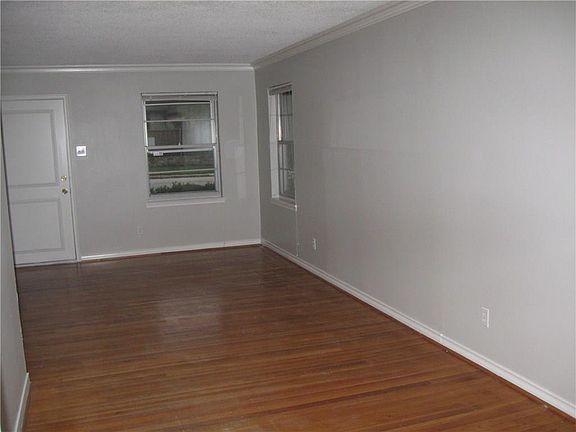 3rd image of 4402 Santa Barbara Dr