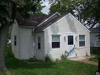 2nd image of 208 E Walnut St