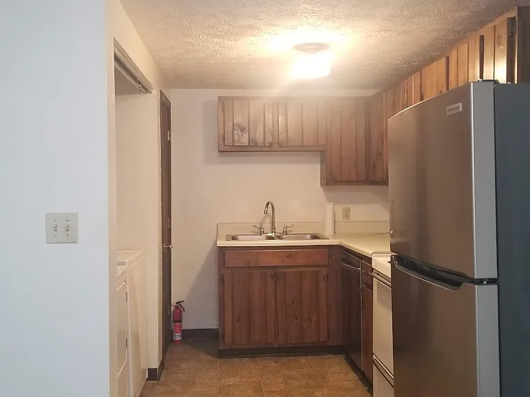 1010 Buffalo St #3 — Photo 11