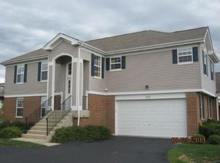 617 Legend Ln, McHenry, IL 60050