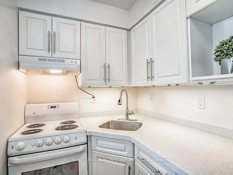 720 Spadina Ave #1011 — Photo 11