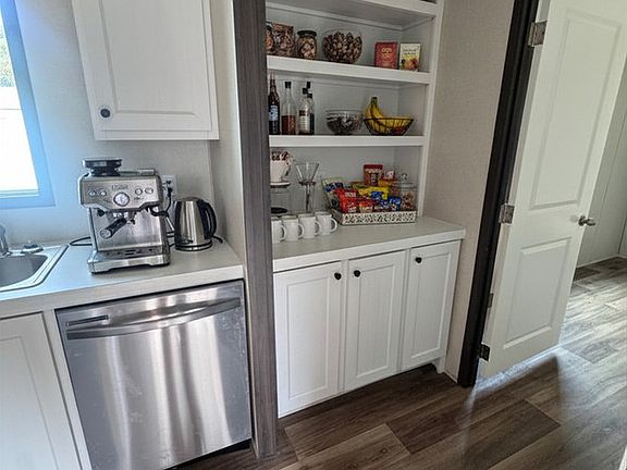 4th image of 605 N 20th St Space 52