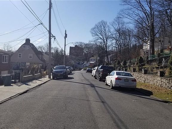 5th image of 46 Linn Ave