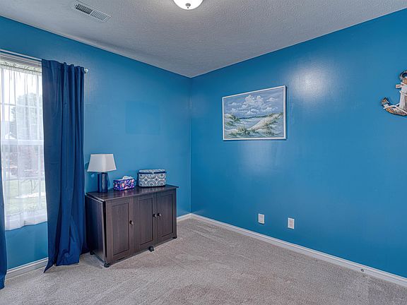3rd image of 817 Candlestick Ct