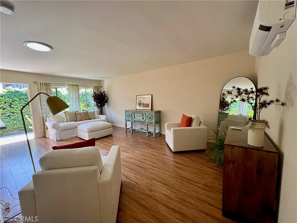 1 bed, 800 sqft, $2,600 — Photo 2