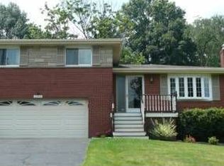 2340 Lambeth Dr, Pittsburgh, PA 15241