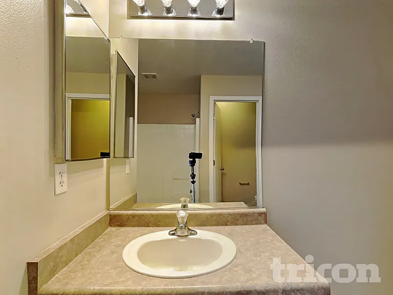 8818 Sunset Breeze Dr — Photo 7