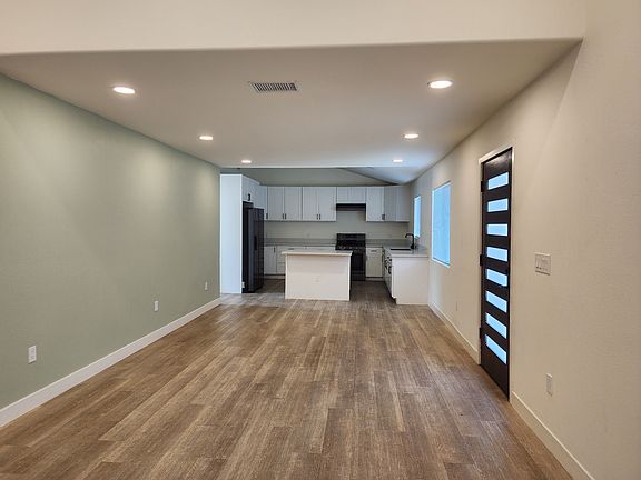 2nd image of 851 W 10th St