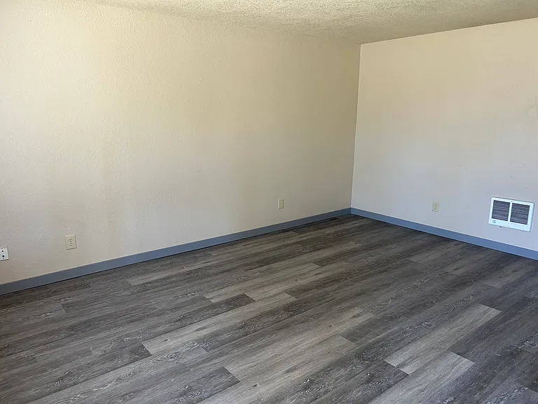 1765 Queen Ave SW — Photo 32
