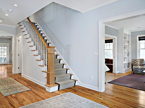 4th image of 12 Colonial Ave