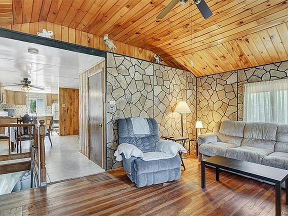 5th image of 10 Lake Dr