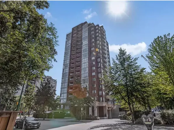 4888 Hazel St #902, Burnaby, BC V5H 4T4