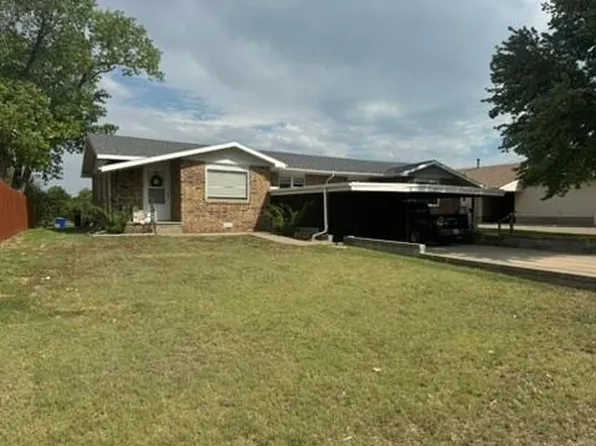 2733 Colonial St, Hays, KS 67601