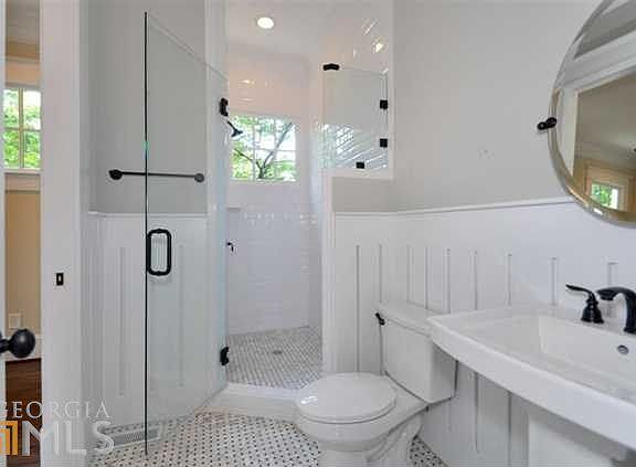 4th image of 1915 Windemere Dr NE