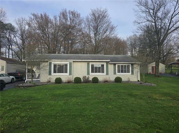 890 Bechtol Ave, Sharon, PA 16146