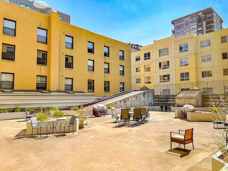 Tuscany Apartments — Photo 25
