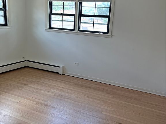 4th image of 2709 N 74th Ave APT 1E