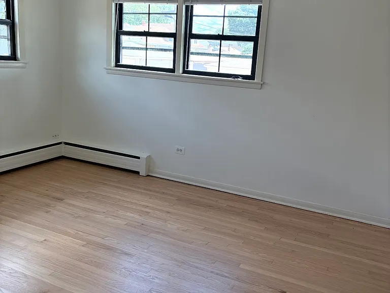 2709 N 74th Ave #1E — Photo 4