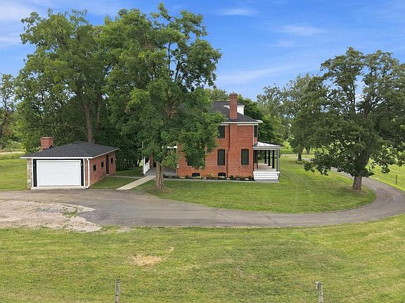 3rd image of 2122 Jones Rd