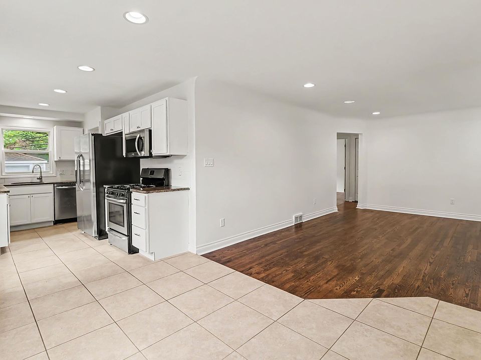 23051 Majestic St, photo 11