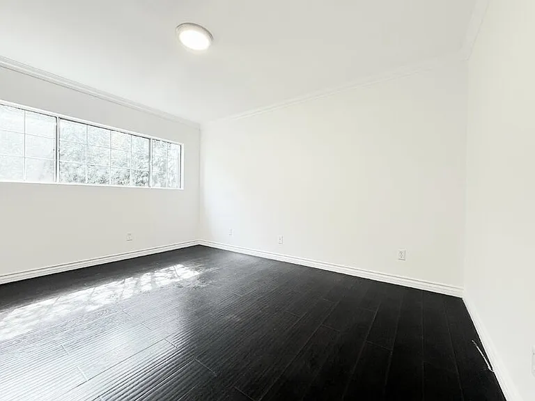 4810 Cahuenga Blvd — Photo 8