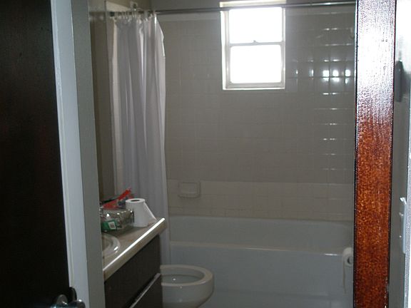 3rd image of 1451 E Bay St
