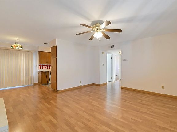 3rd image of 130 E 18th St APT 29