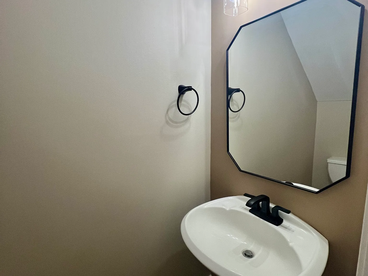 3 bed, 2.5 bath, 1480 sqft, $1,590 — Photo 4